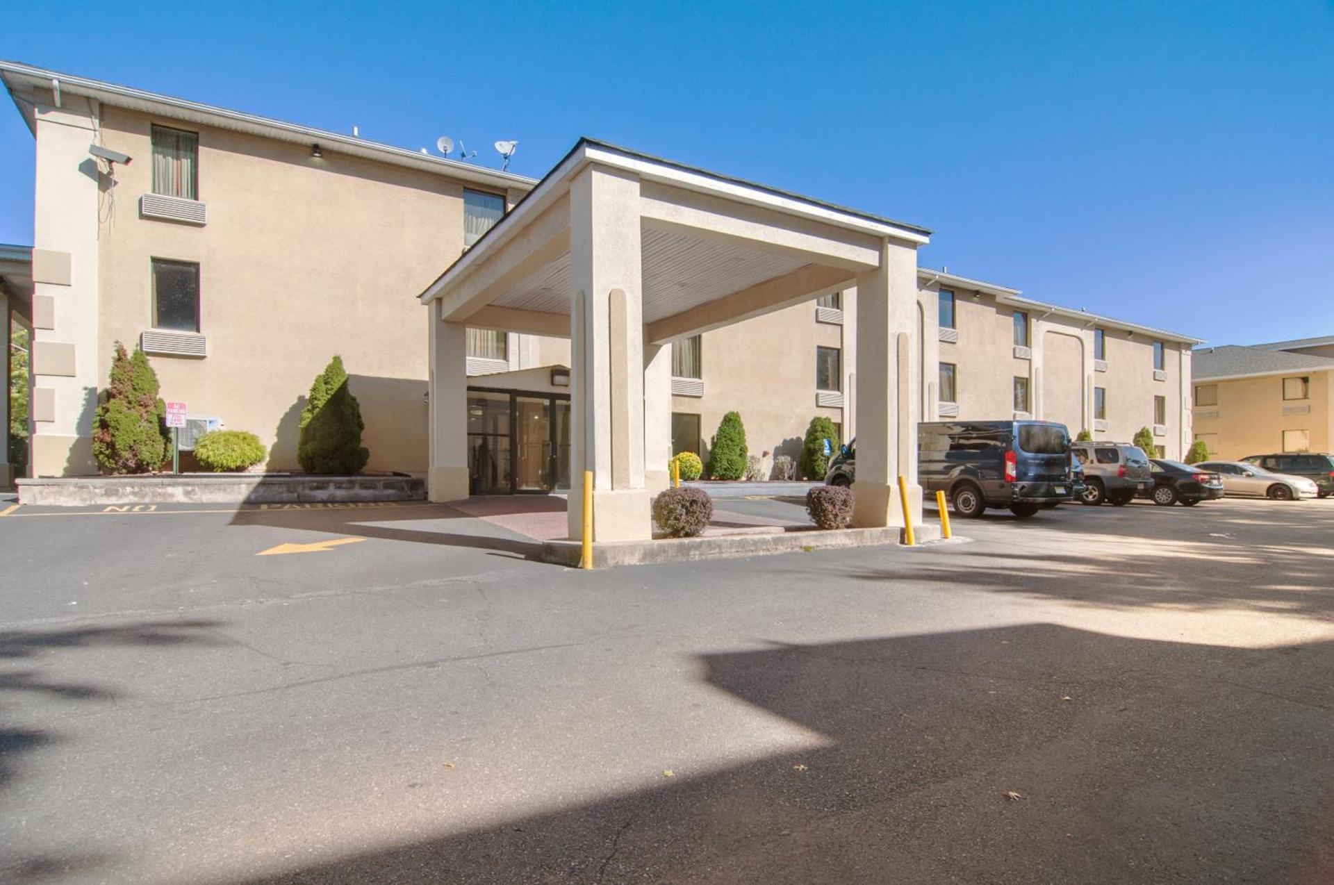 Red Carpet Inn Newark - Irvington NJ photo 1