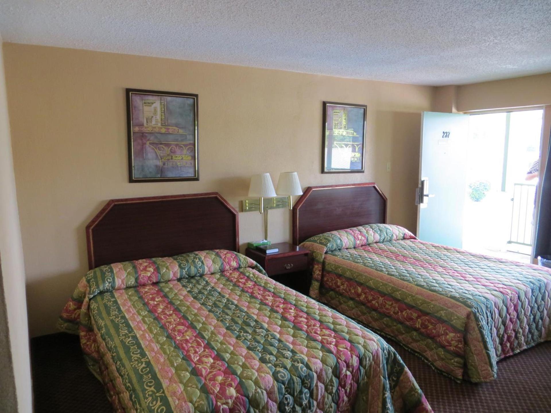 Red Carpet Inn photo 49