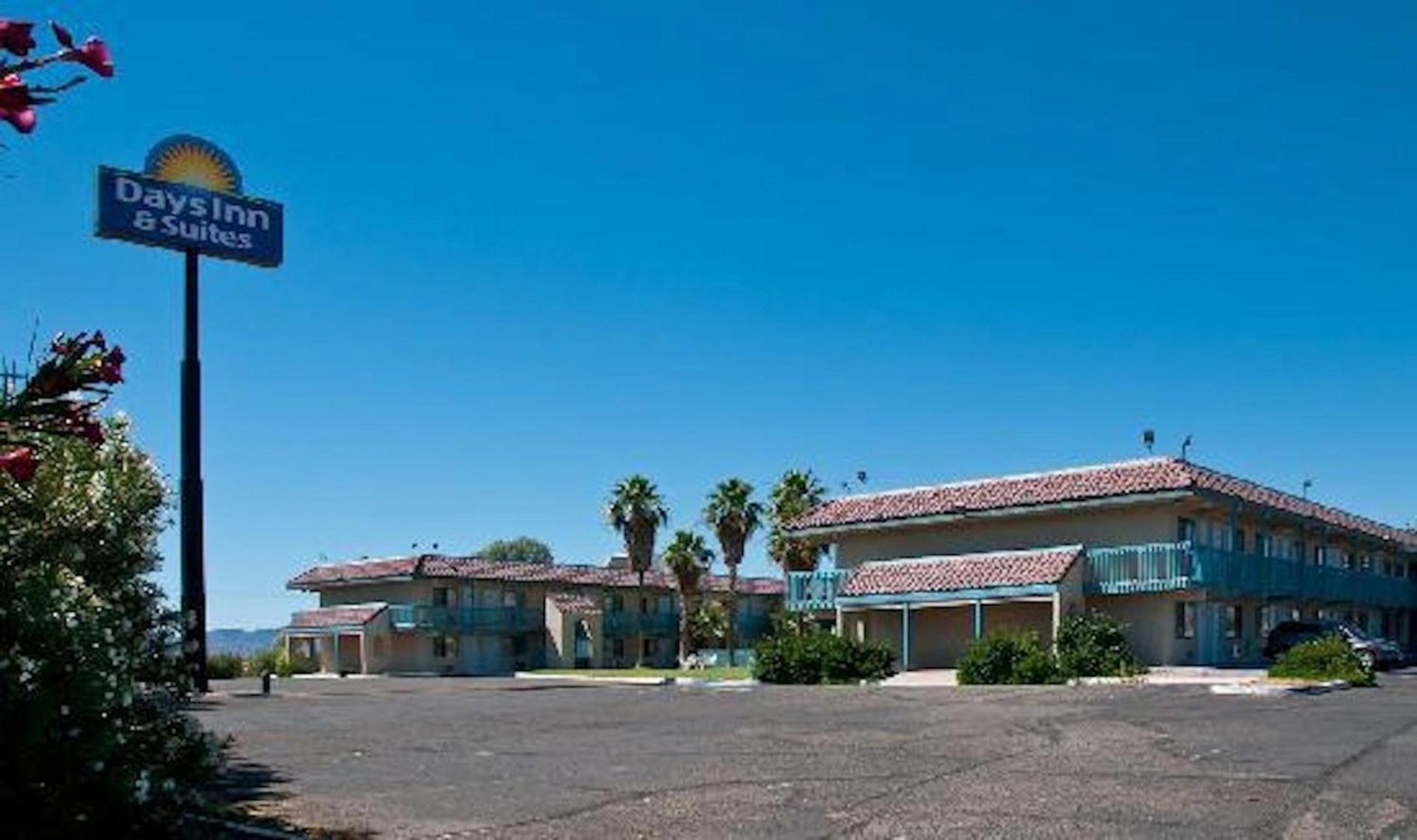 Days Inn & Suites by Wyndham Needles photo 35