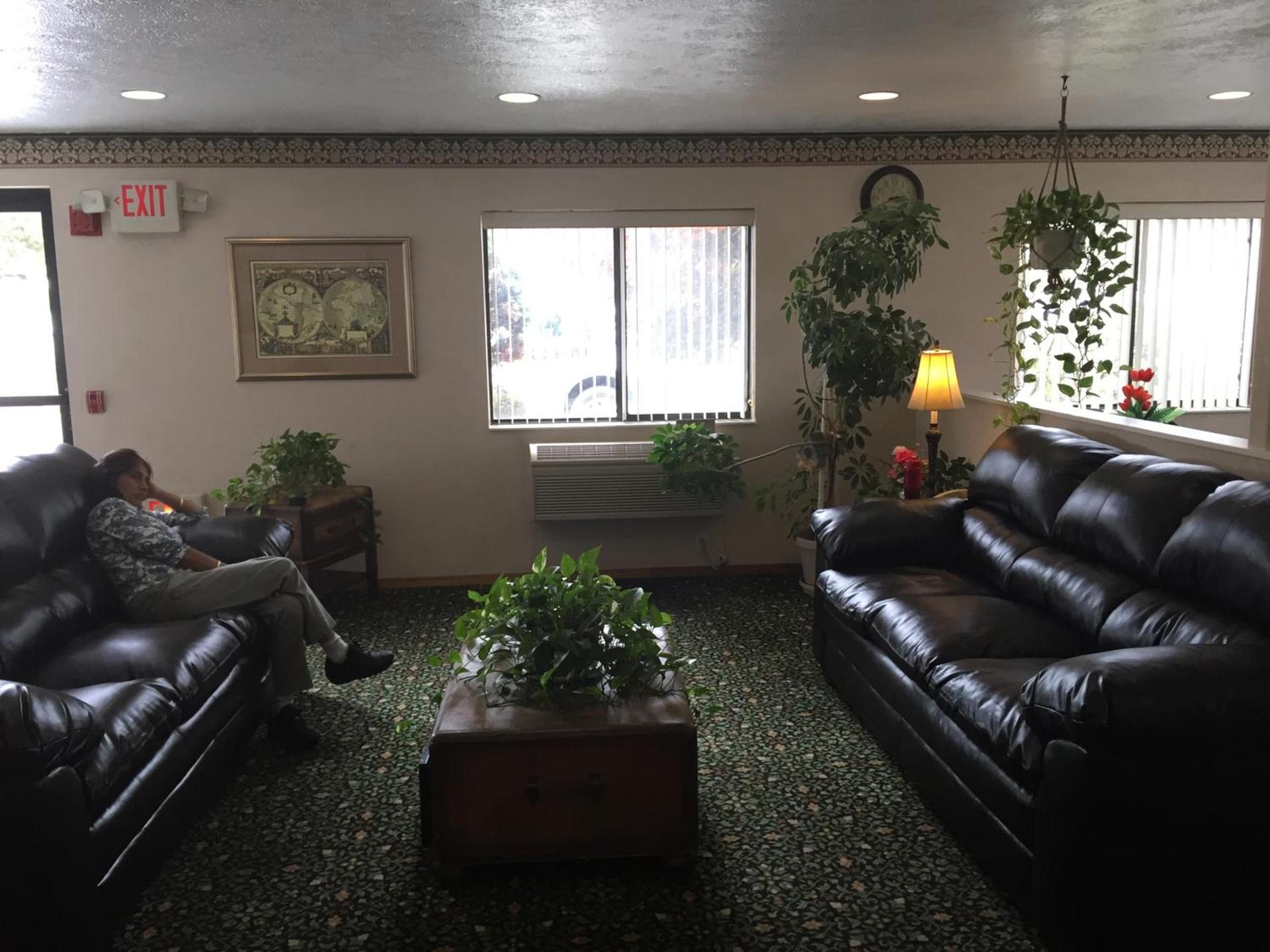 Super 8 by Wyndham New Stanton photo 14