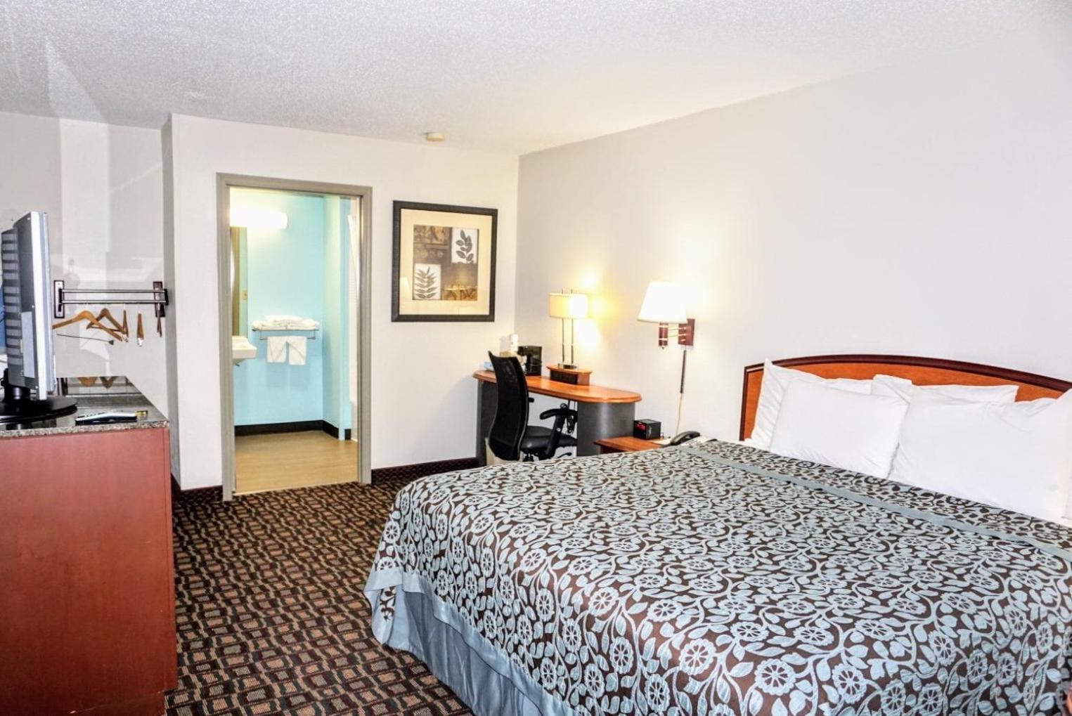 Days Inn by Wyndham Augusta Wheeler Road photo 17