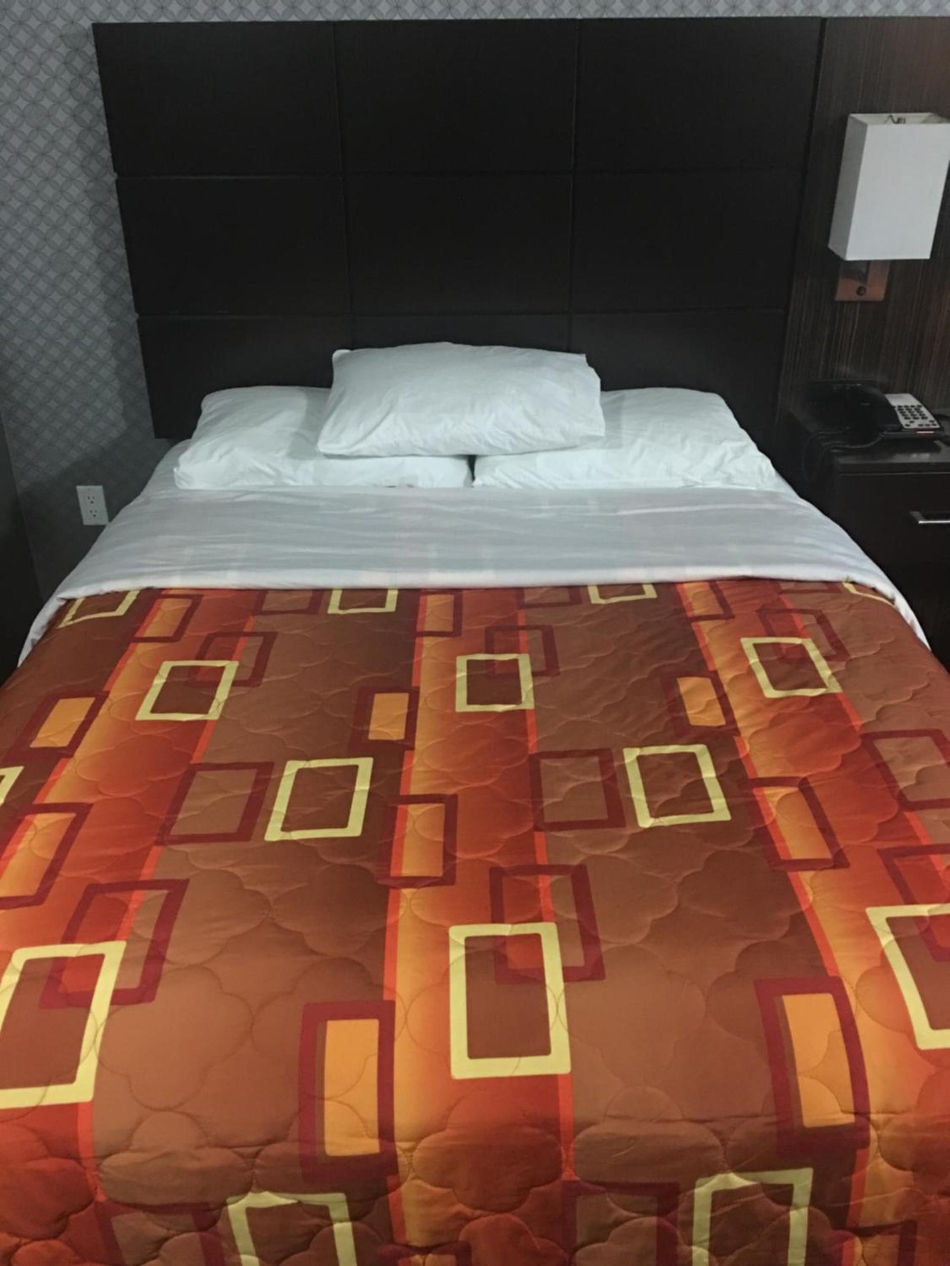 Red Carpet Inn Elmwood photo 2