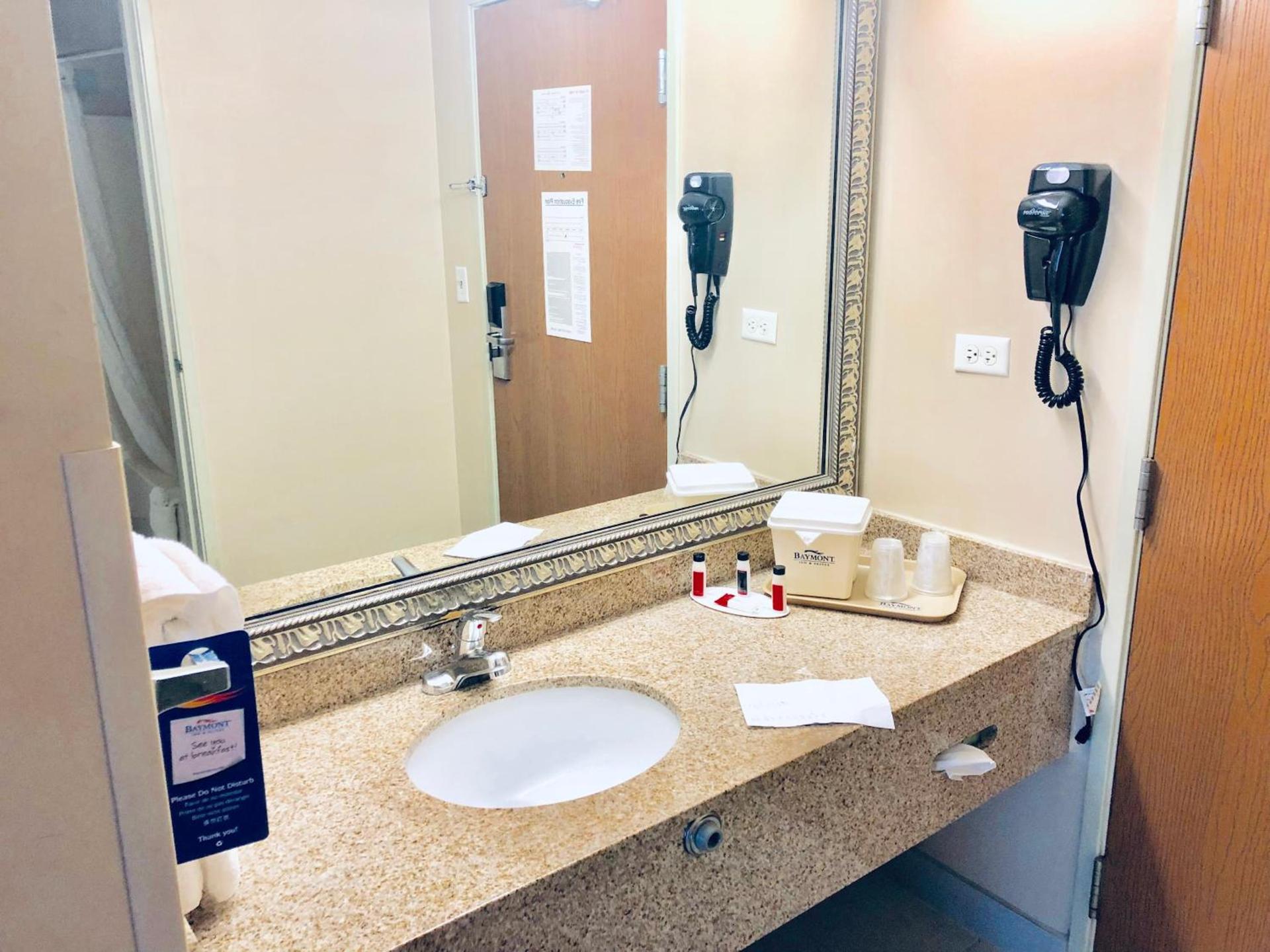 Baymont by Wyndham Gurnee photo 44