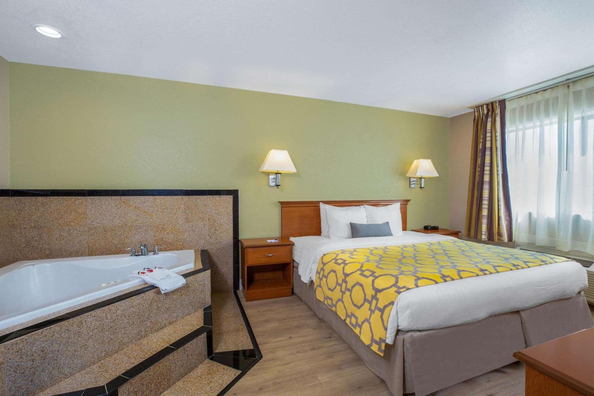 Baymont by Wyndham Tehachapi photo 11