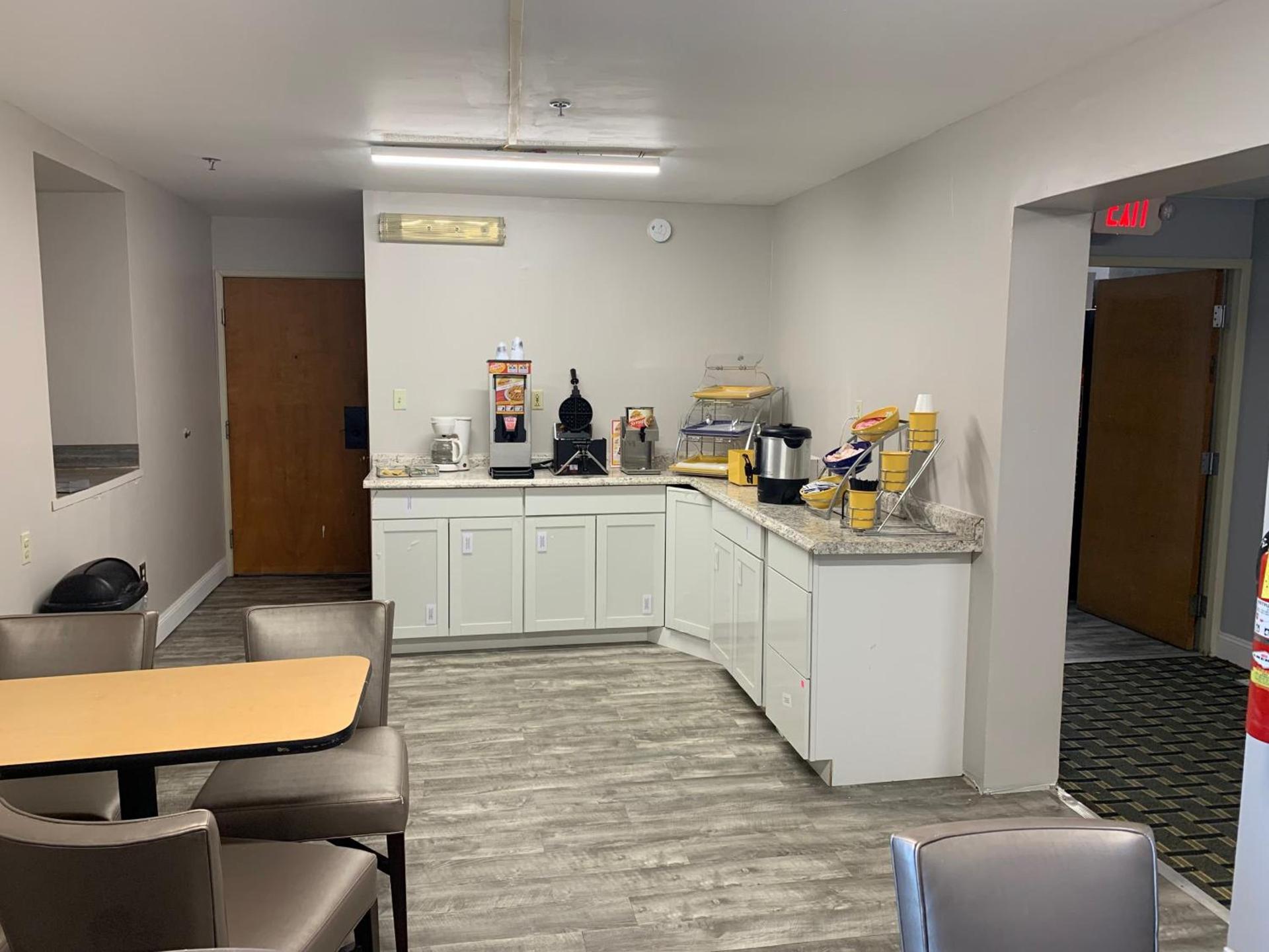 Days Inn by Wyndham Thomson photo 6