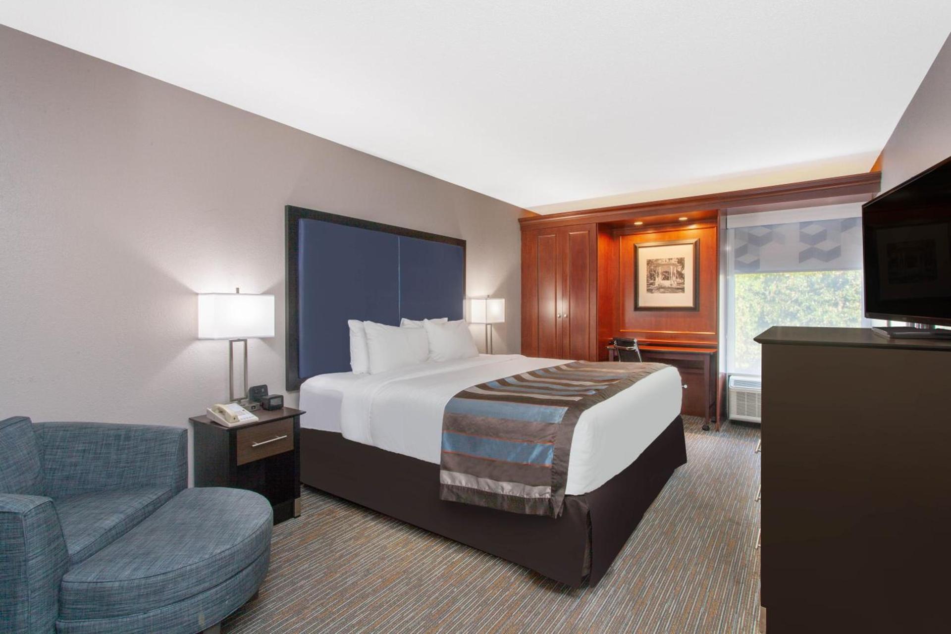 Wingate by Wyndham Charleston Coliseum photo 21