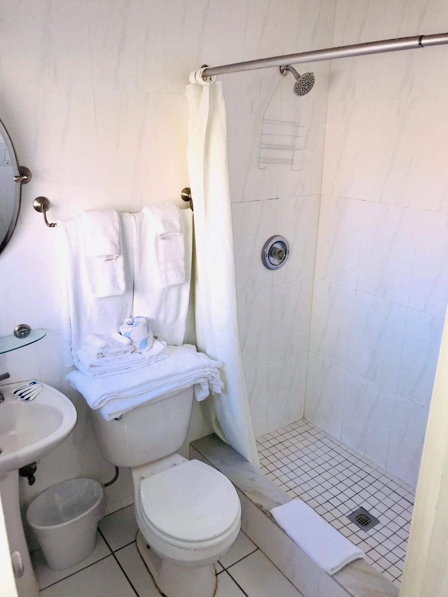 Ebb Tide Resort photo 37