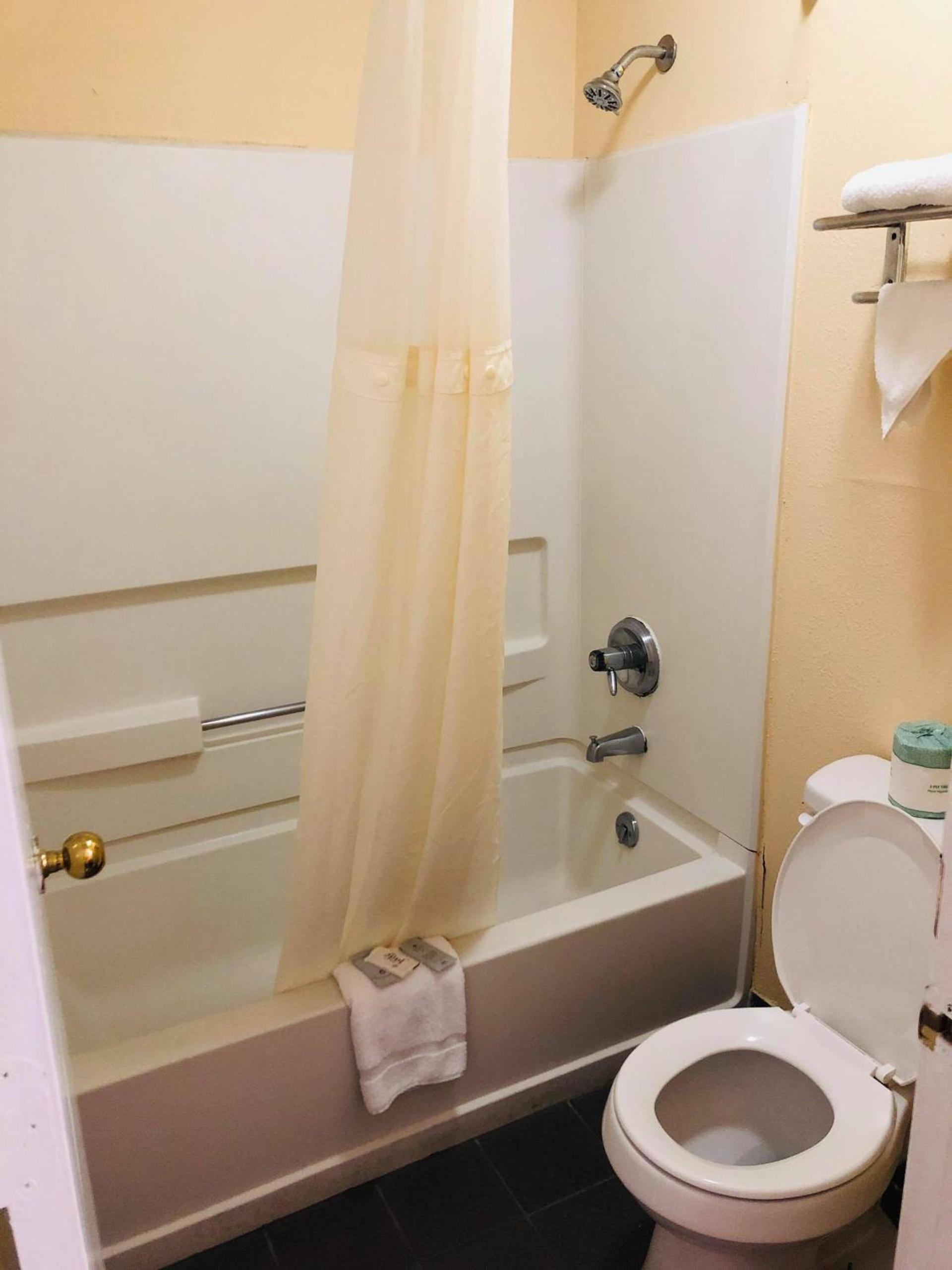 Key West Inn - Chatsworth photo 9