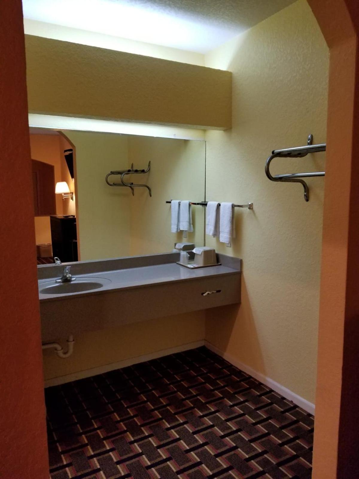 Texan Inn & Suites photo 7