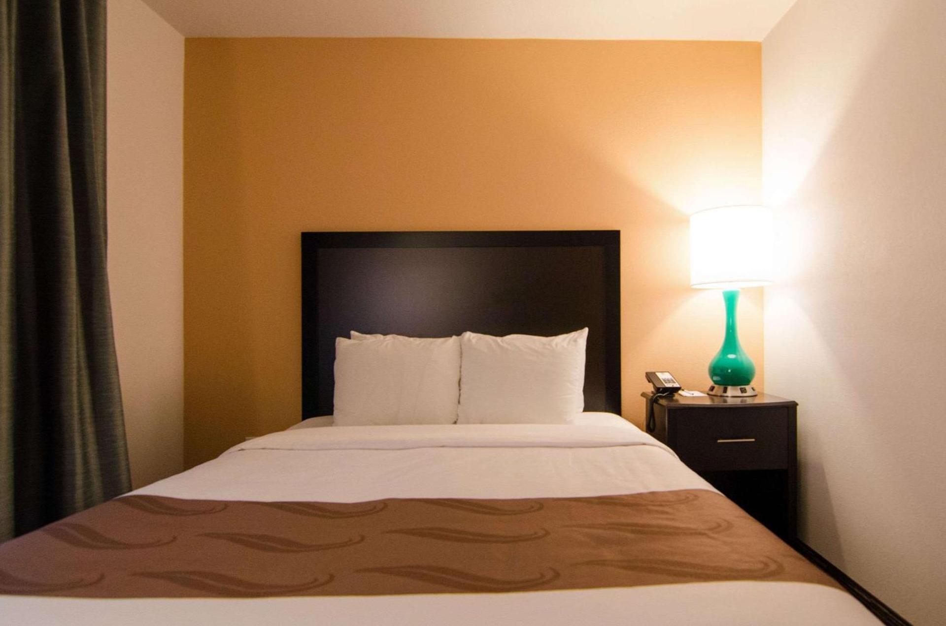 Cottage Grove Inn photo 13