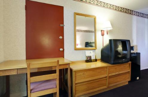 Americas Best Value Inn & Suites Macon at Eisenhower Pkwy photo 9