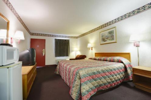Americas Best Value Inn & Suites Macon at Eisenhower Pkwy photo 12