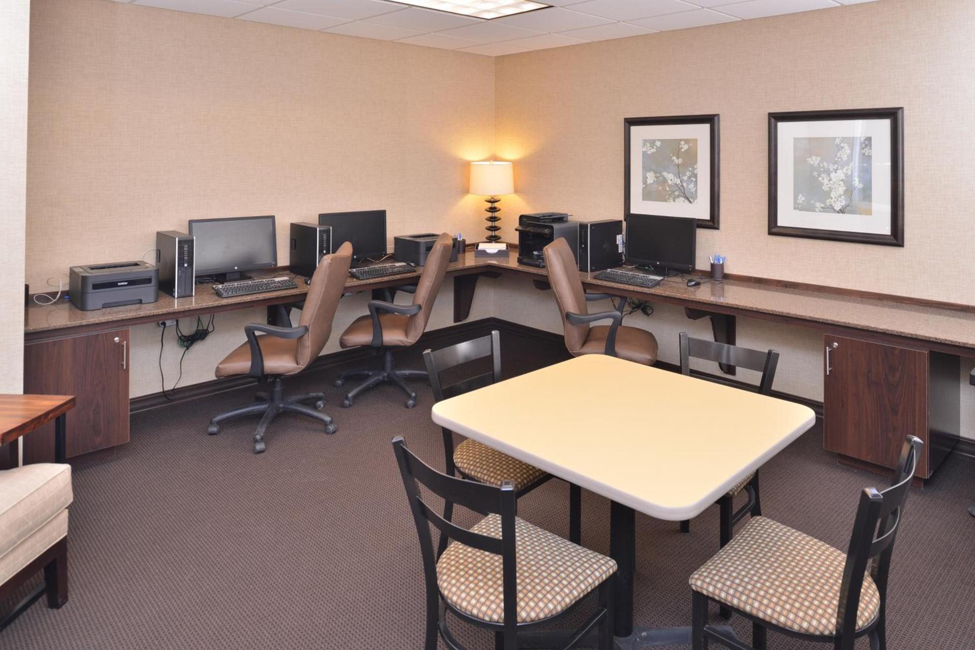 Hawthorn Extended Stay by Wyndham Dickinson photo 55