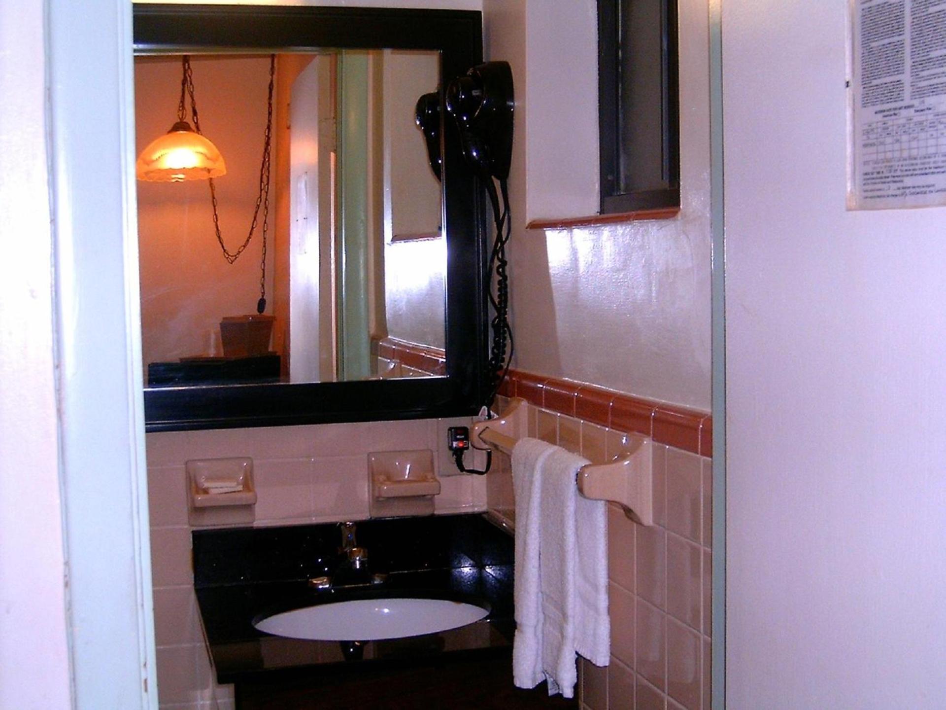 Budget Inn of Okeechobee photo 9