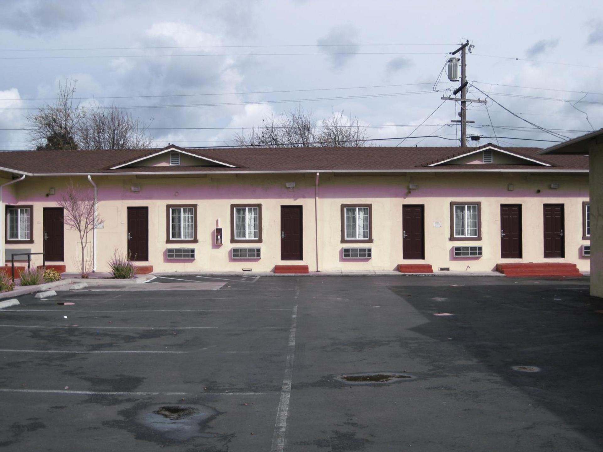 Economy Inn Richmond photo 12