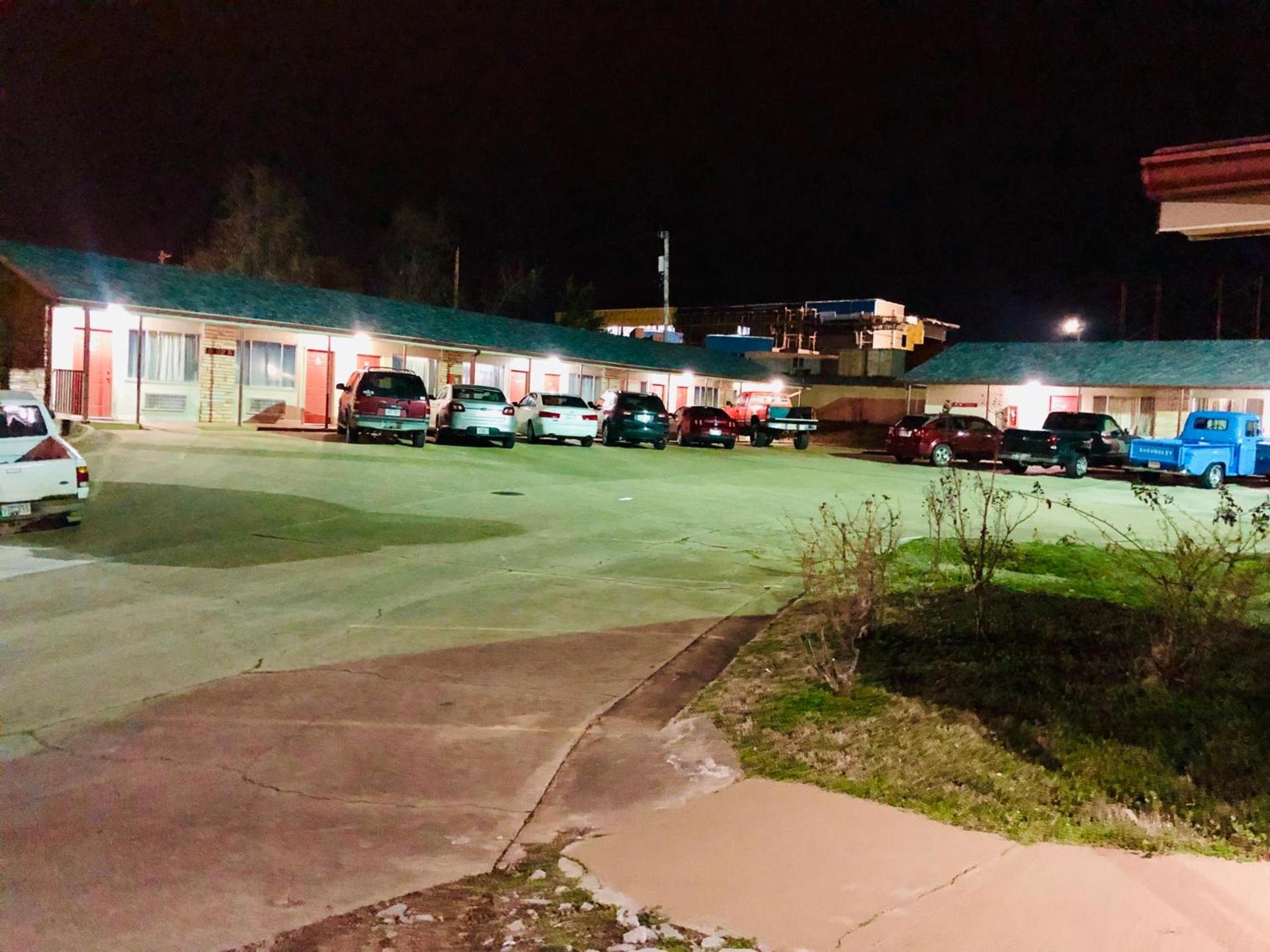 Ozark Inn & Suites photo 14