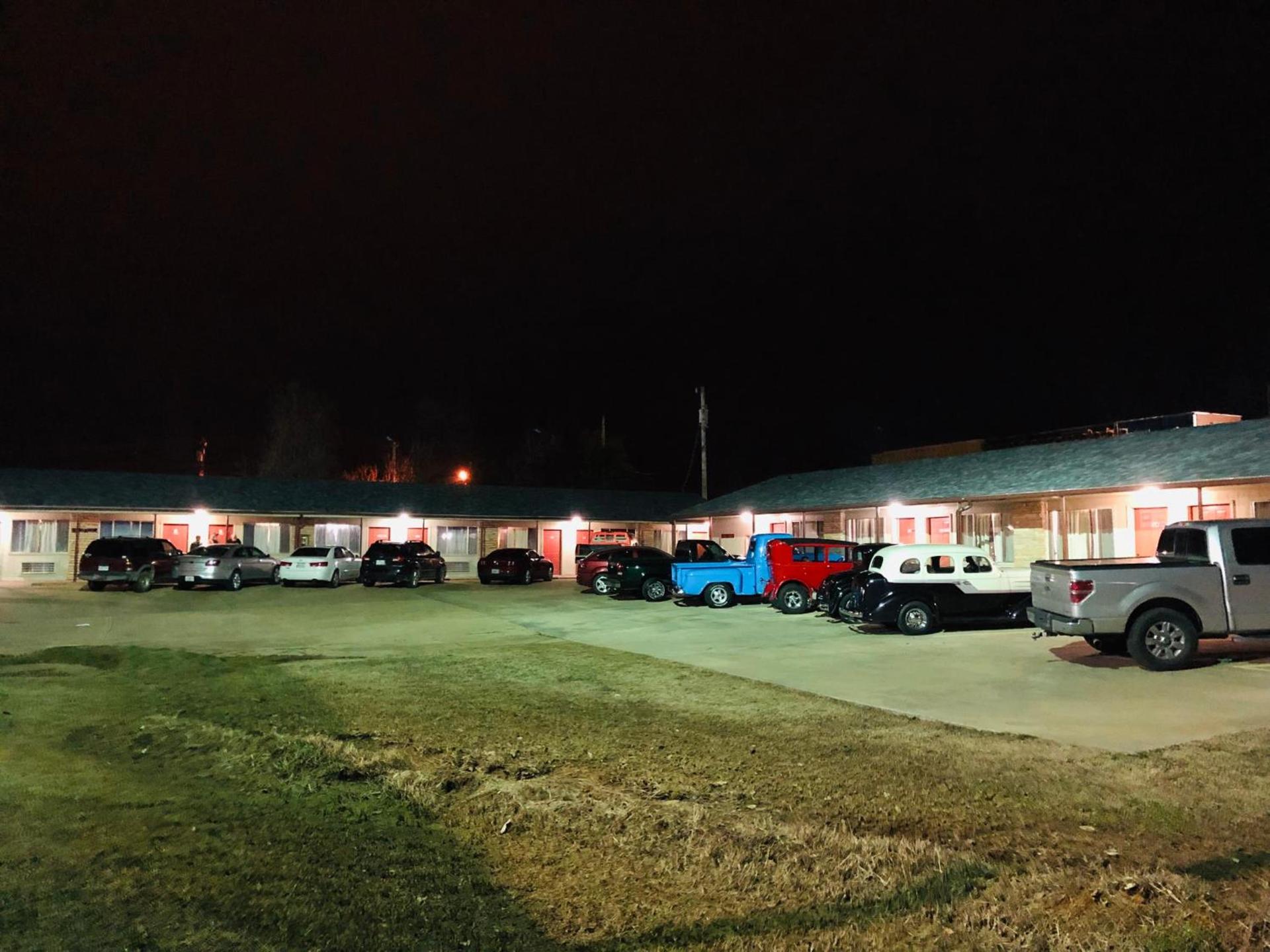 Ozark Inn & Suites photo 13
