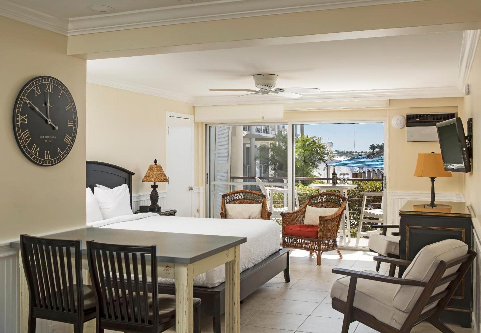 Cove Inn on Naples Bay photo 9