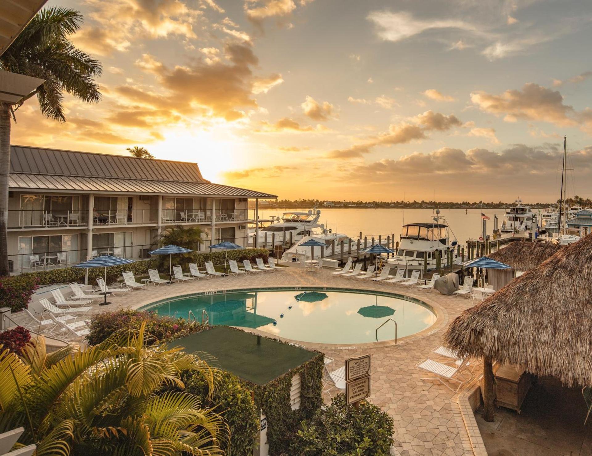 Cove Inn on Naples Bay photo 2