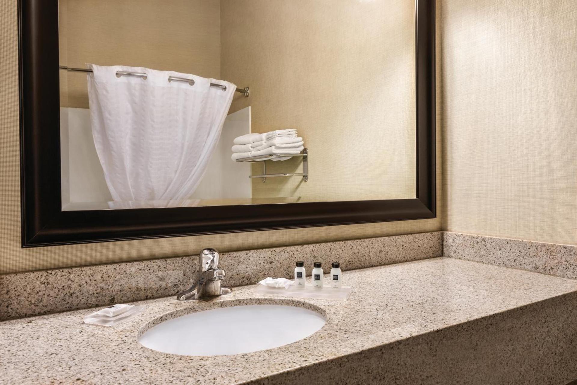Country Inn & Suites by Radisson, Dakota Dunes, SD photo 36