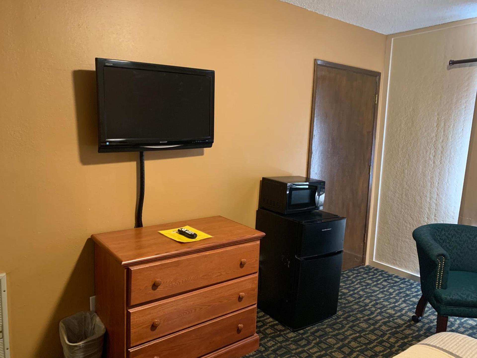 Townhouse Inn & Suites photo 15