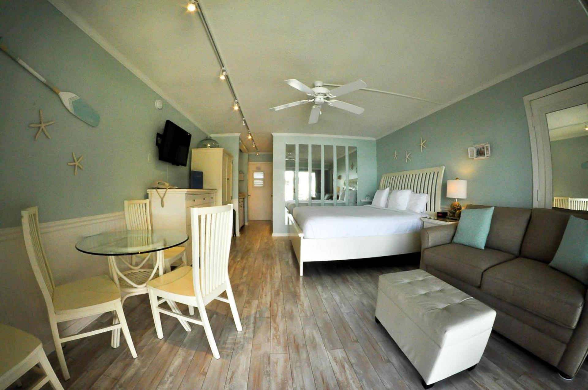 Cove Inn on Naples Bay photo 27