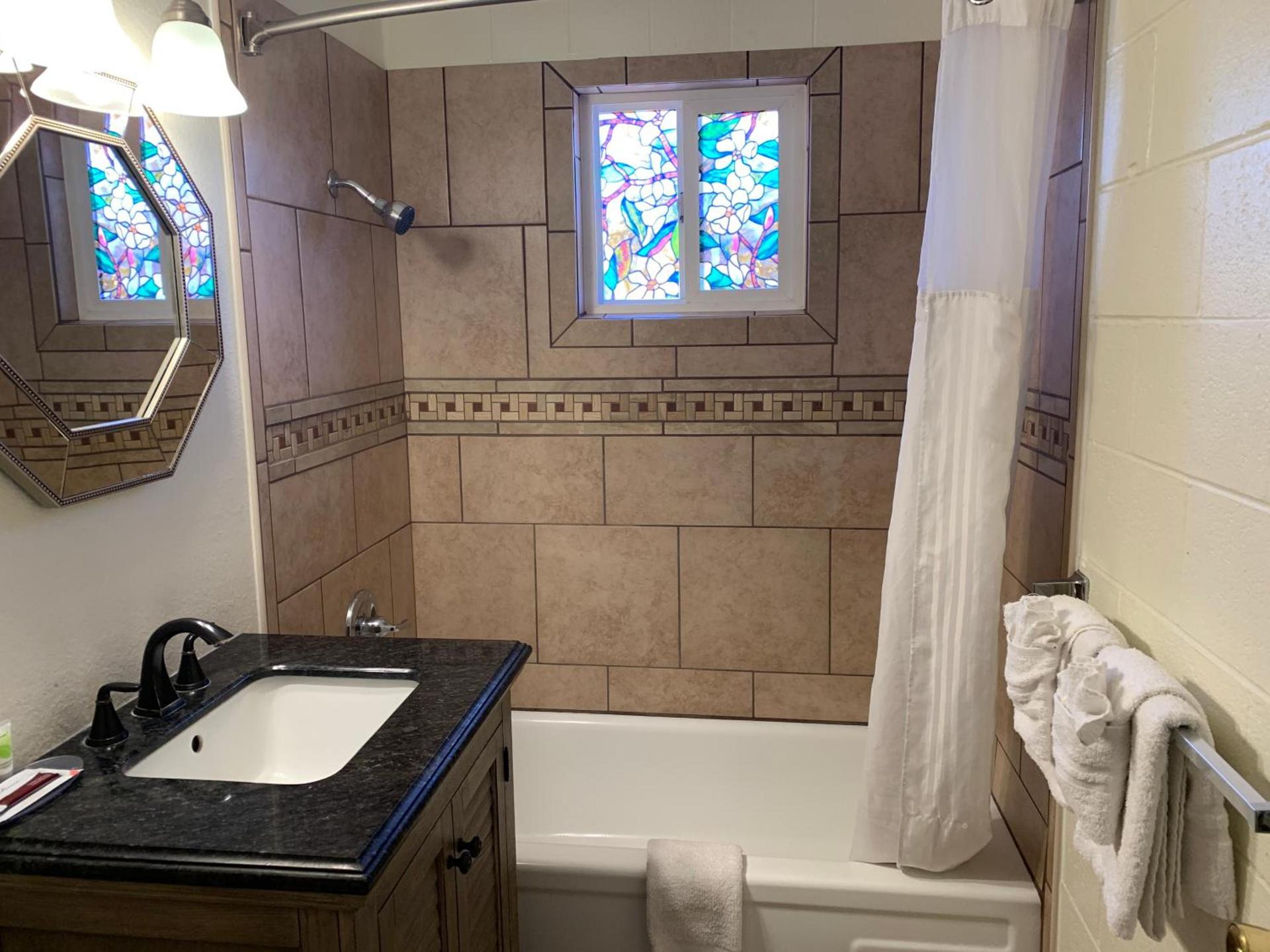 Townhouse Inn & Suites photo 24