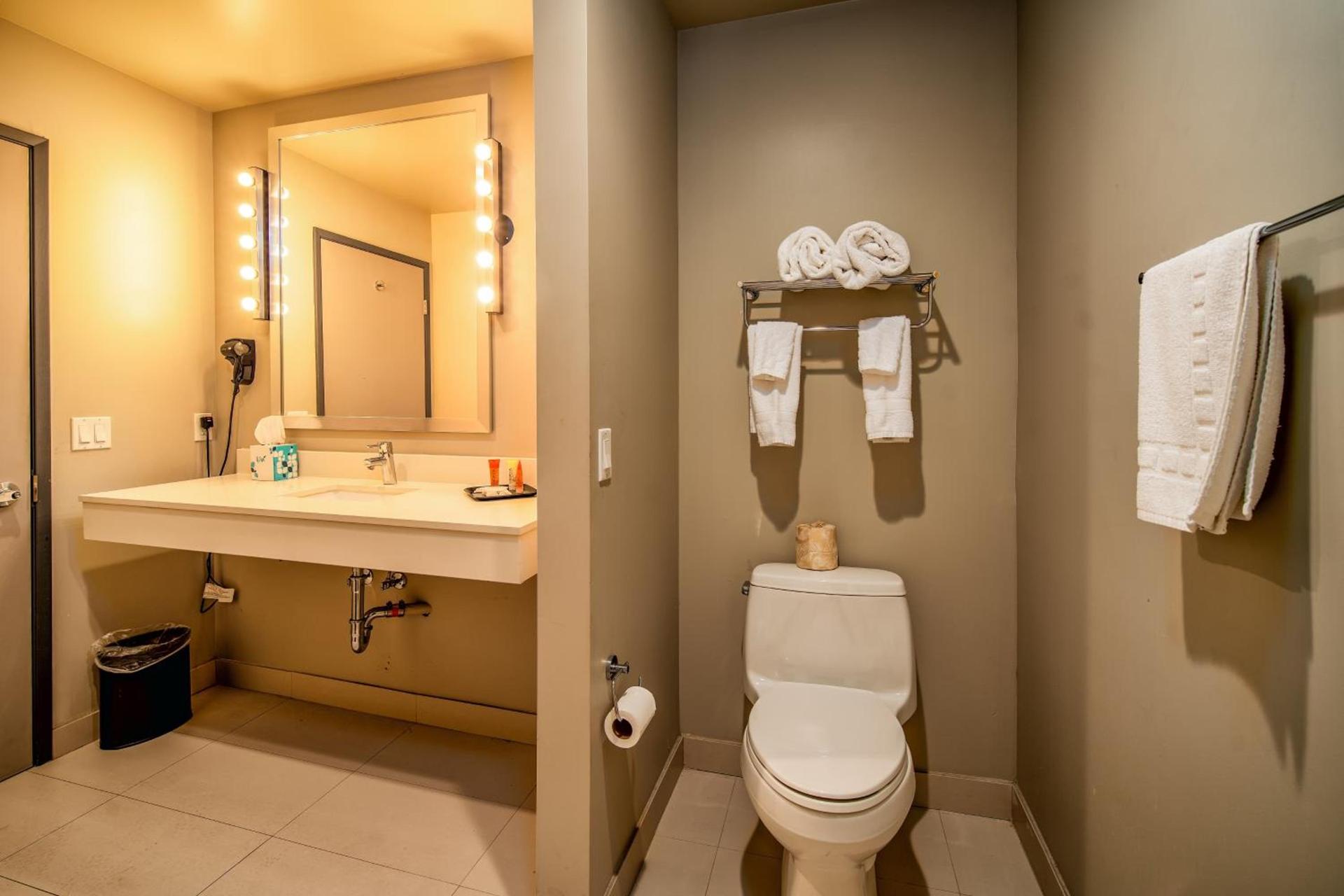 Crescent Bay Inn photo 9