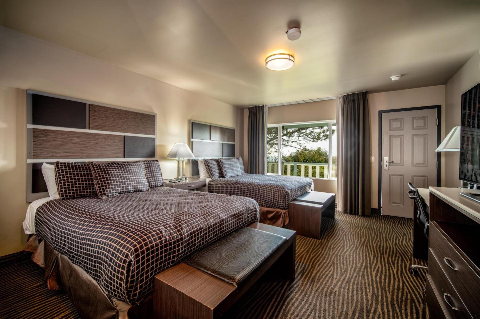 Crescent Bay Inn photo 17