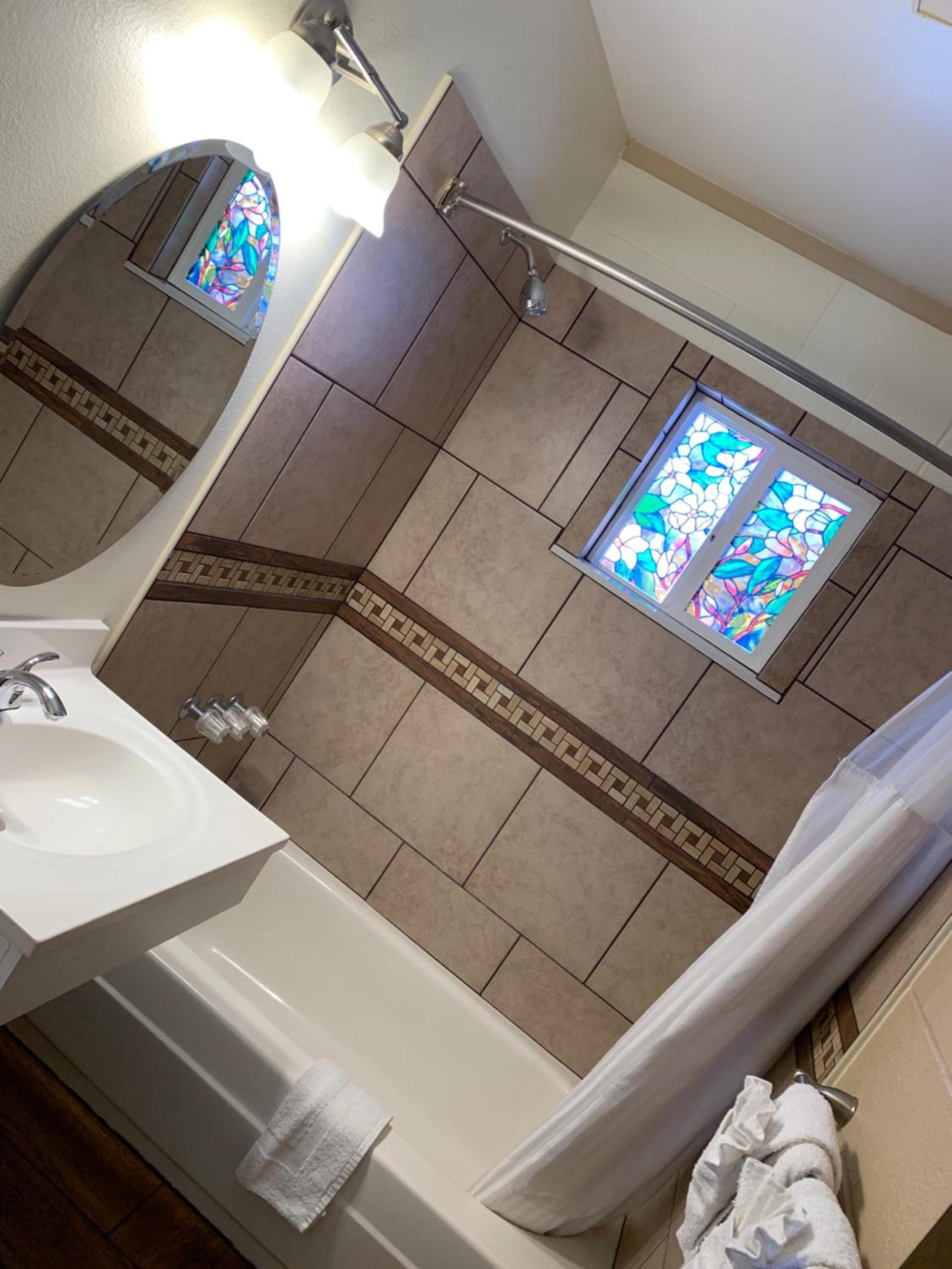 Townhouse Inn & Suites photo 13