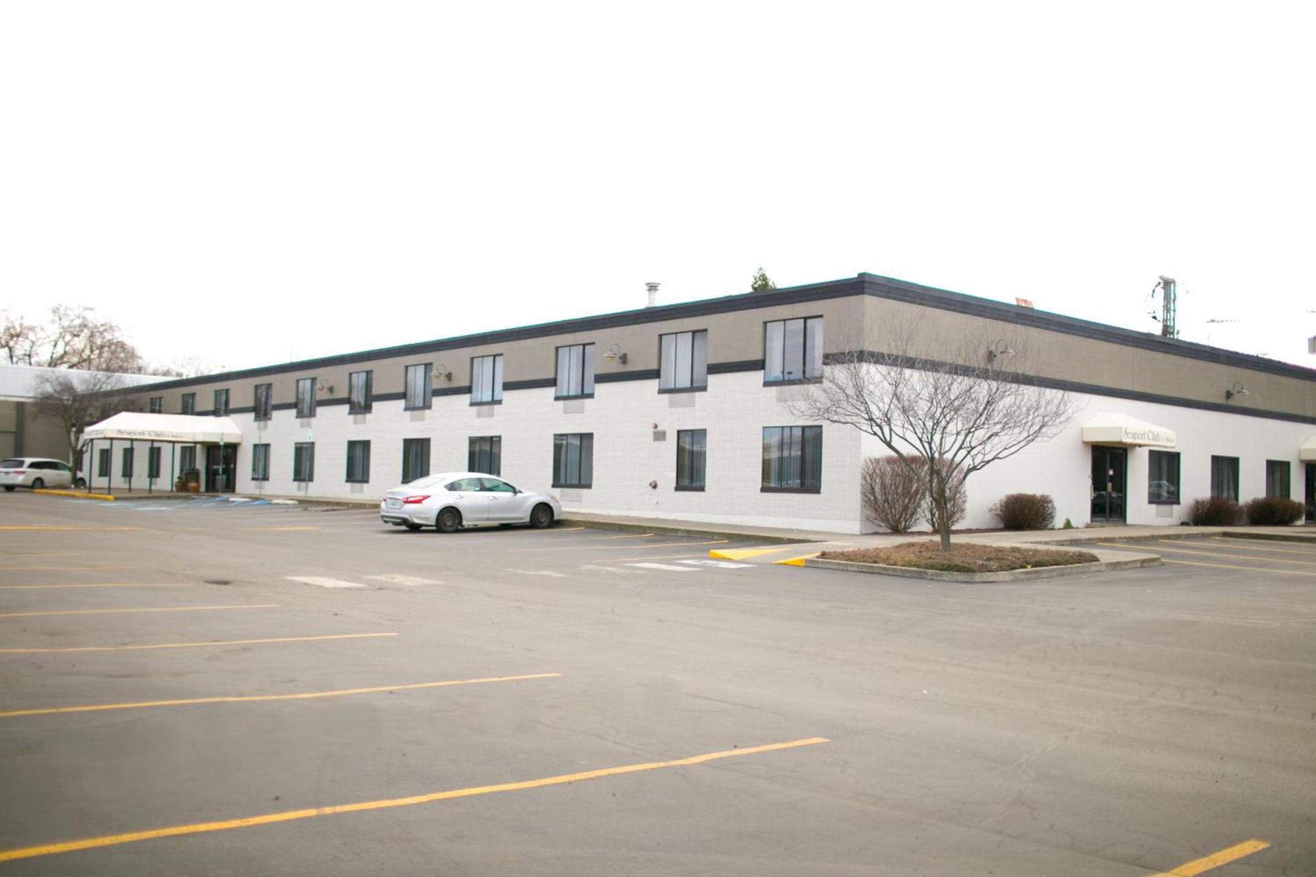 Seaport Inn & Suites photo 2
