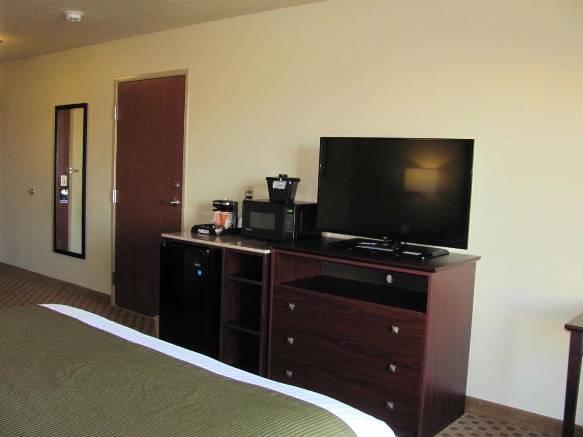 Cobblestone Inn & Suites - Ambridge, PA photo 12