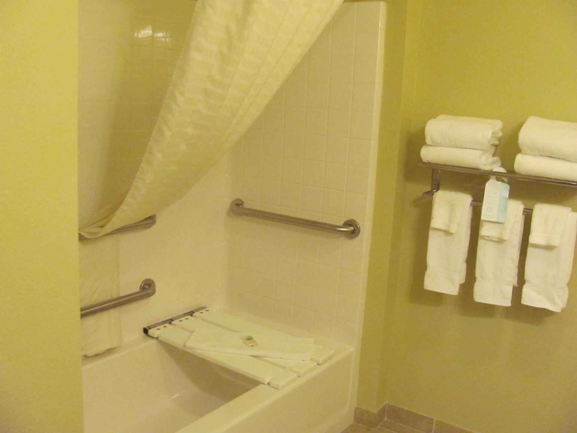 Cobblestone Inn & Suites - Ambridge, PA photo 27