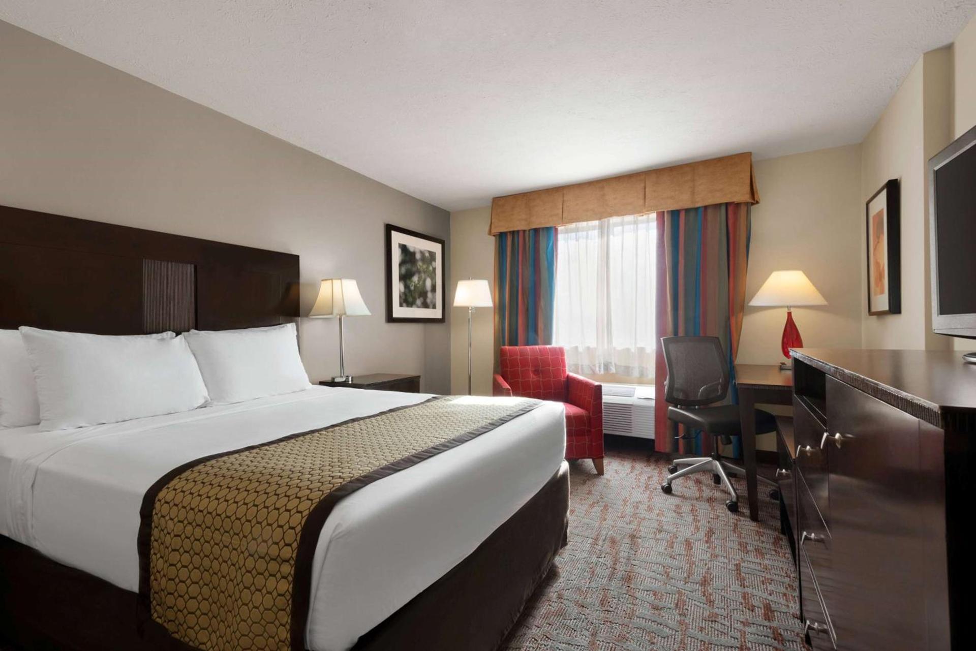 Baymont by Wyndham Belleville Airport Area Free Airport Shuttle photo 39