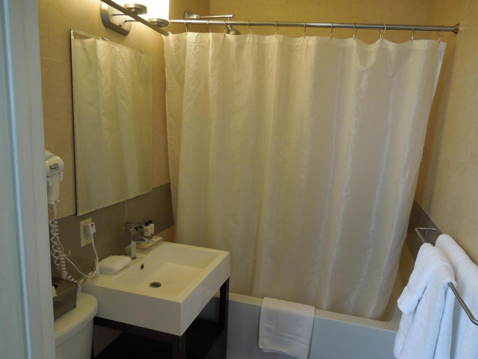 Pointe Plaza Hotel photo 48