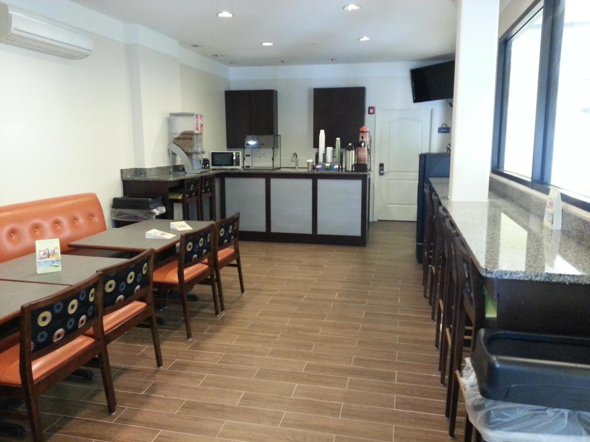 Days Inn by Wyndham Fultondale photo 28