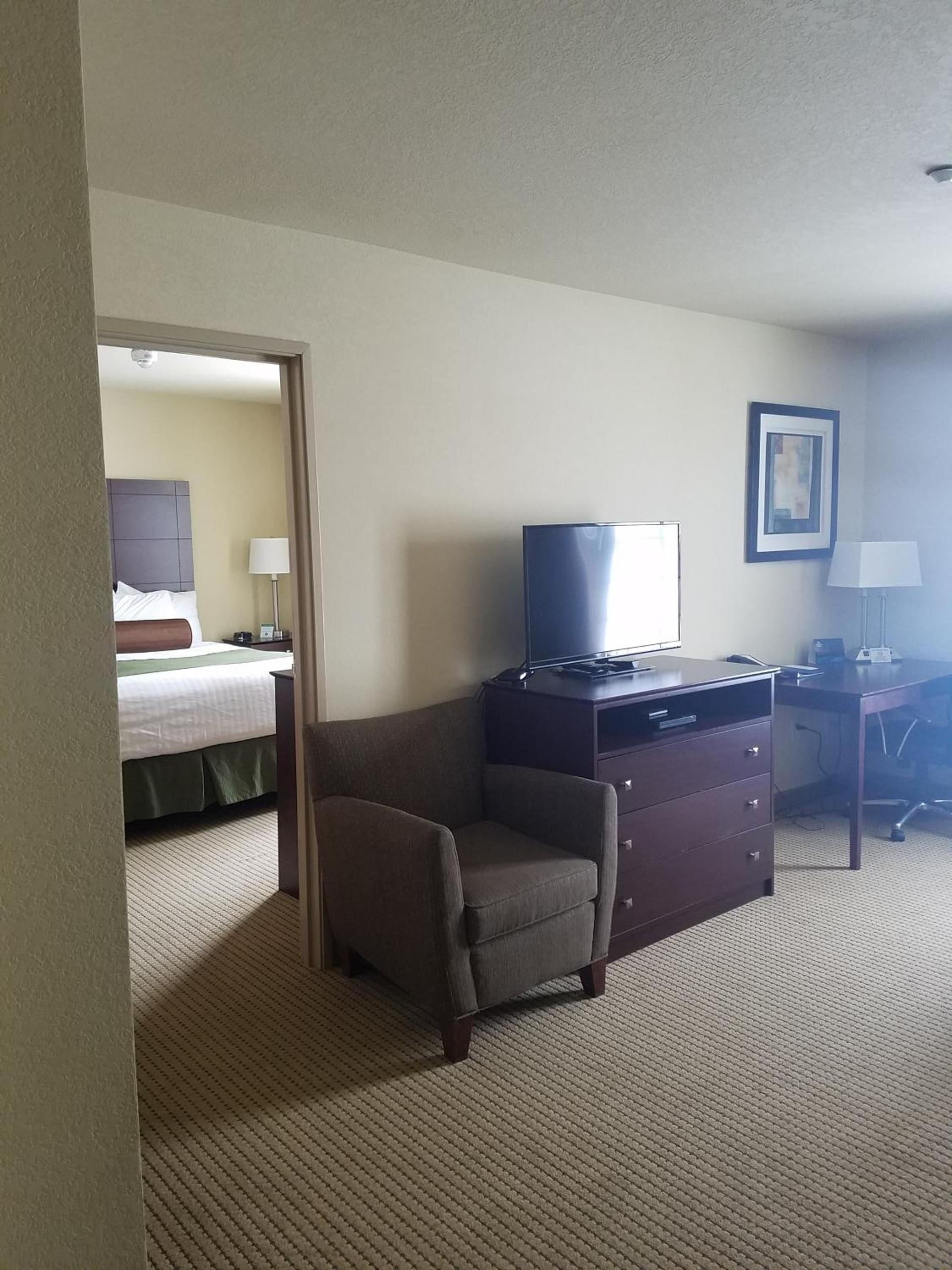 Cobblestone Inn & Suites - Carrington photo 8