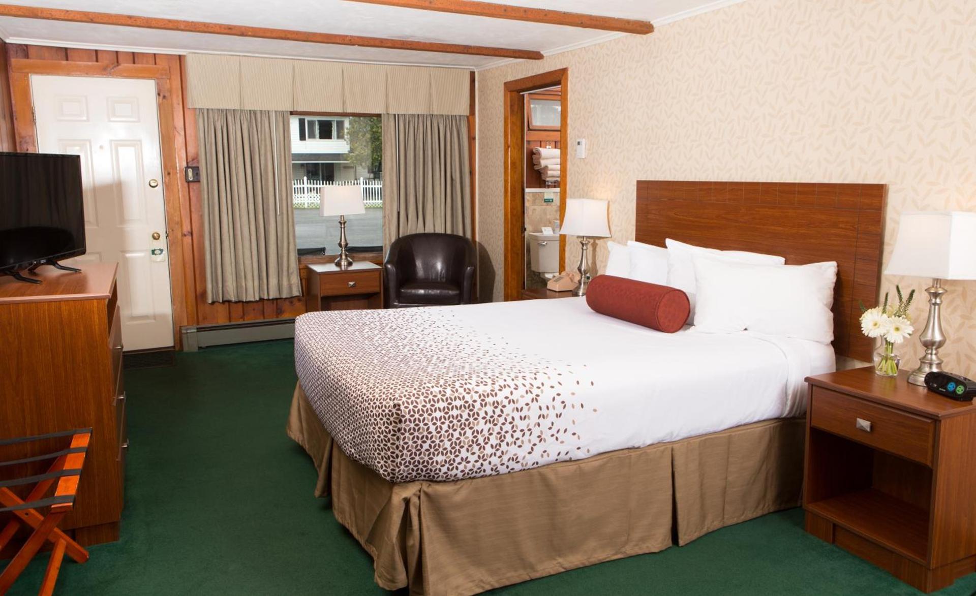 Knotty Pine Motel photo 16