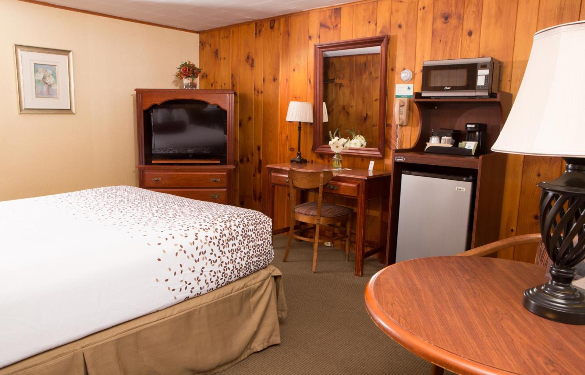 Knotty Pine Motel photo 18