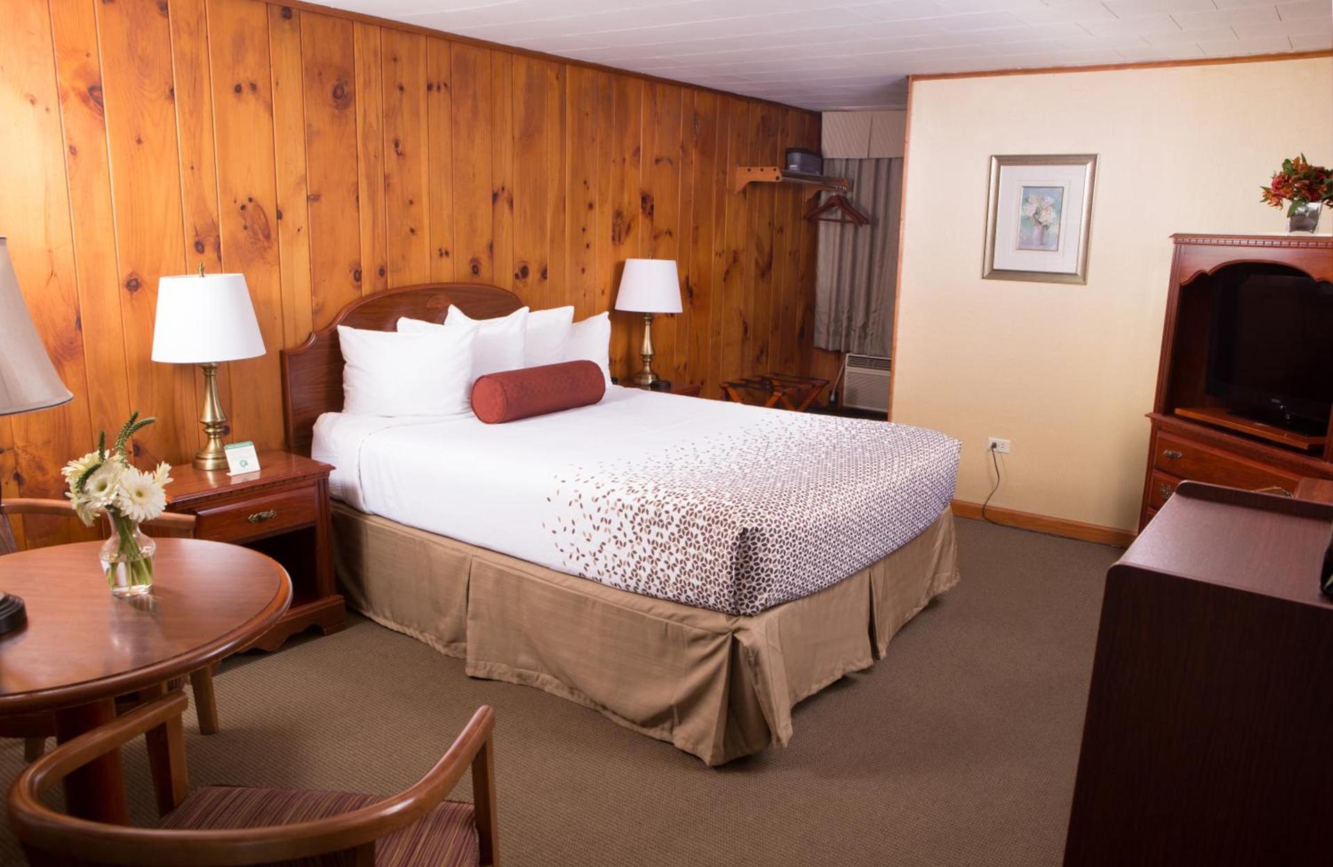 Knotty Pine Motel photo 7