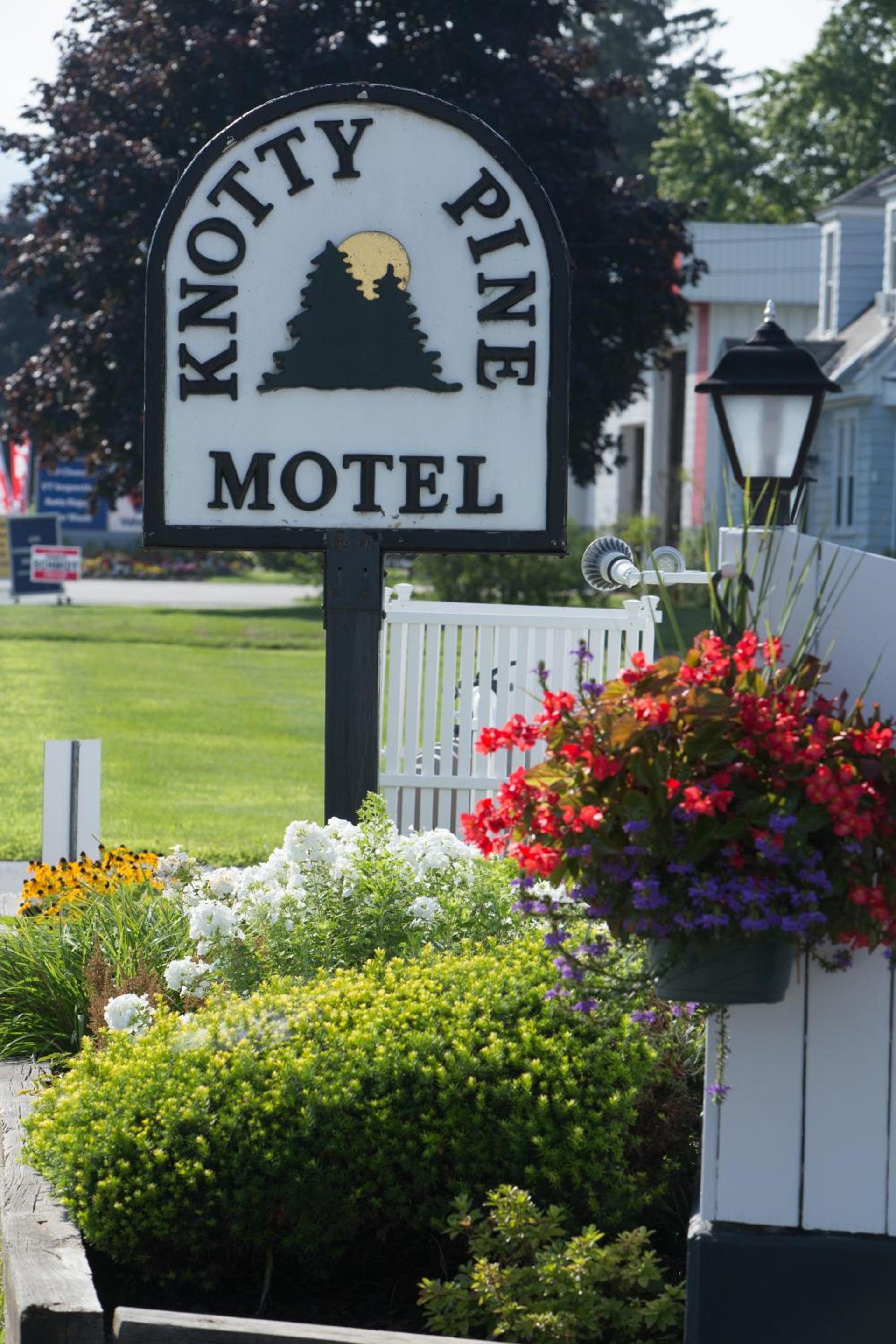 Knotty Pine Motel photo 20