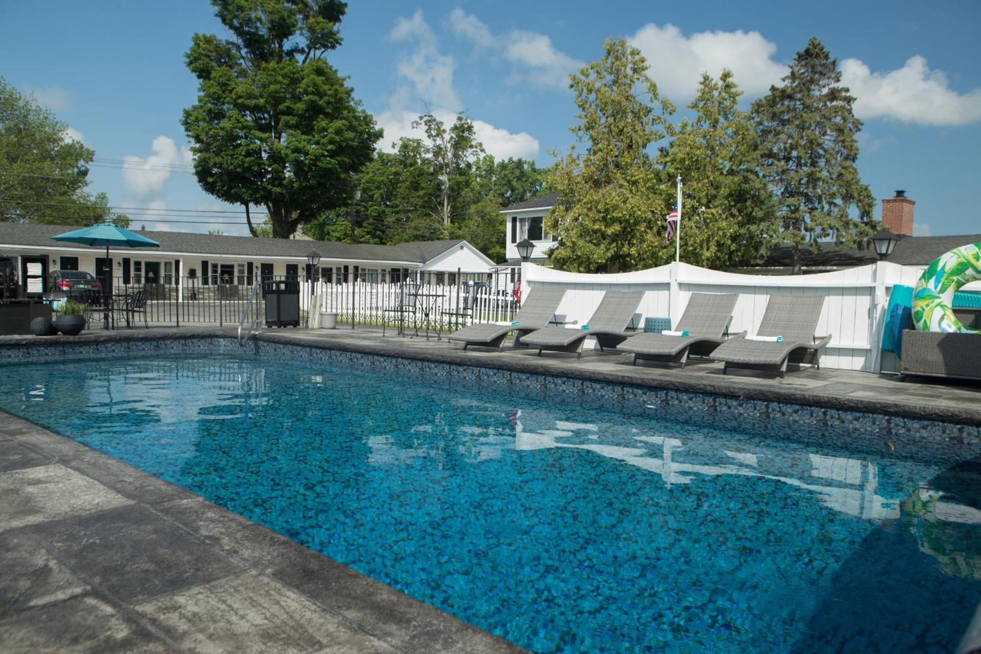 Knotty Pine Motel photo 3