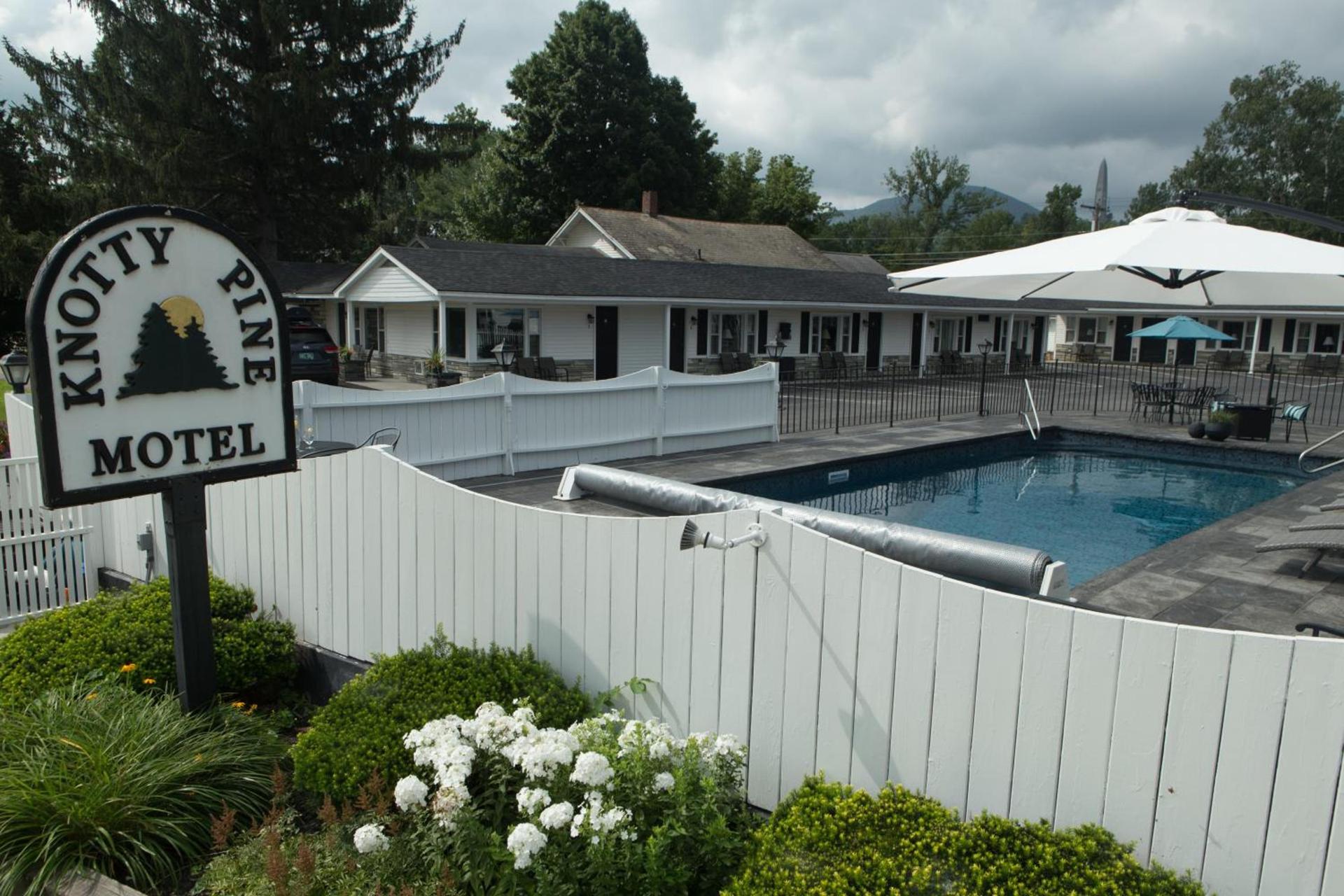 Knotty Pine Motel photo 4