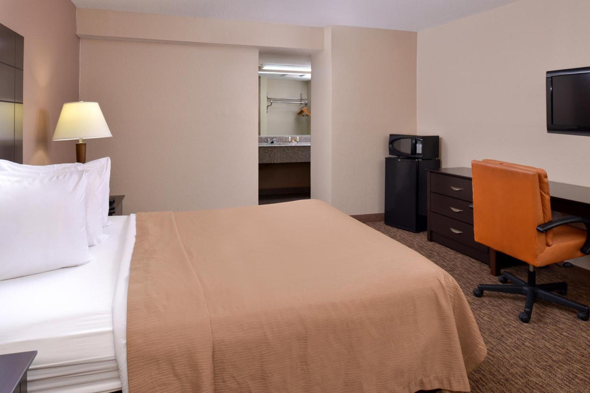 Airport Inn photo 70