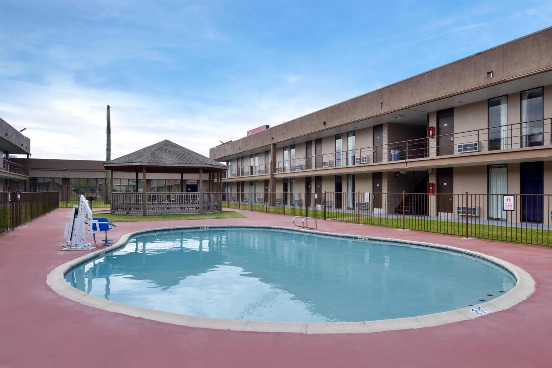 Airport Inn photo 19
