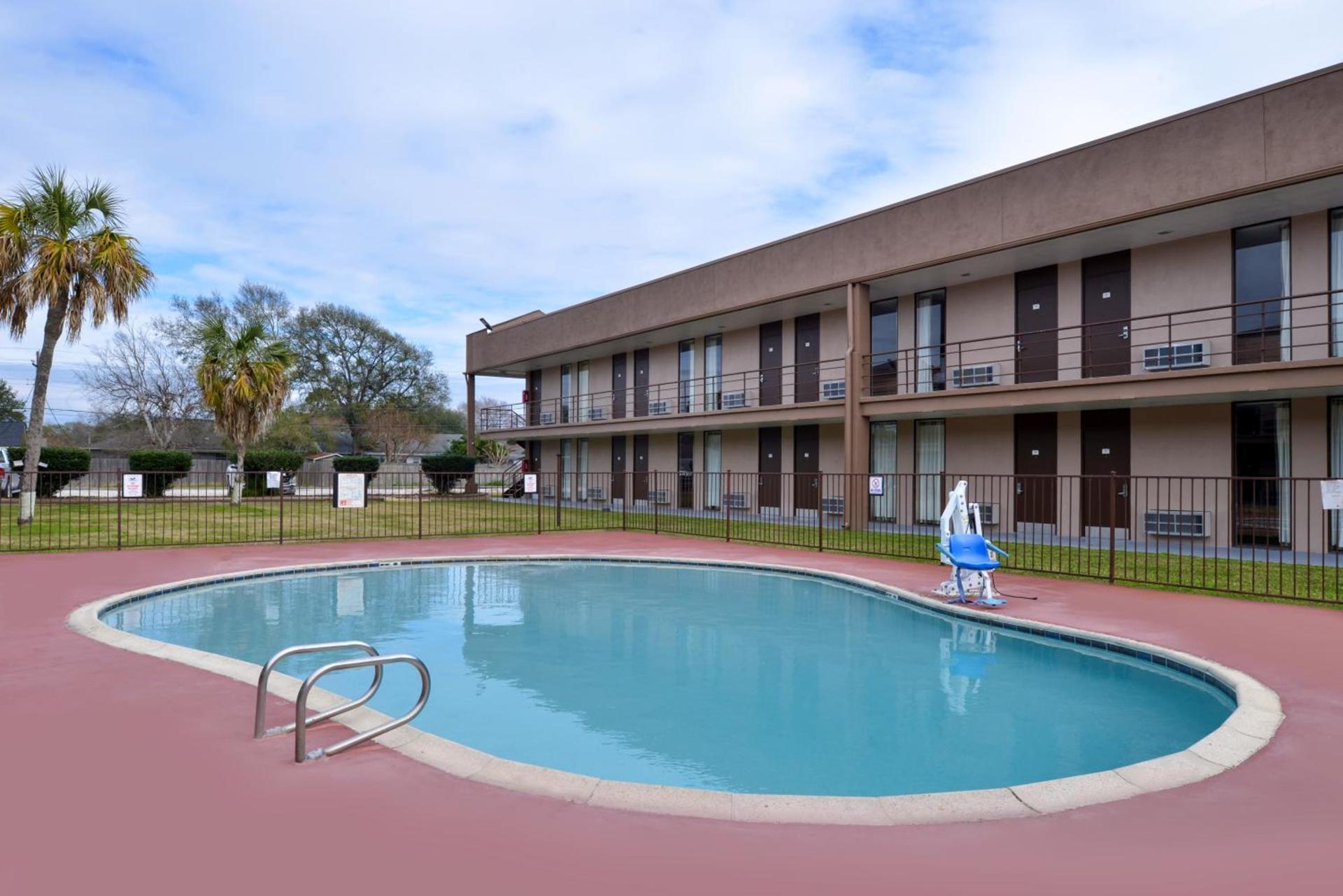 Airport Inn photo 23