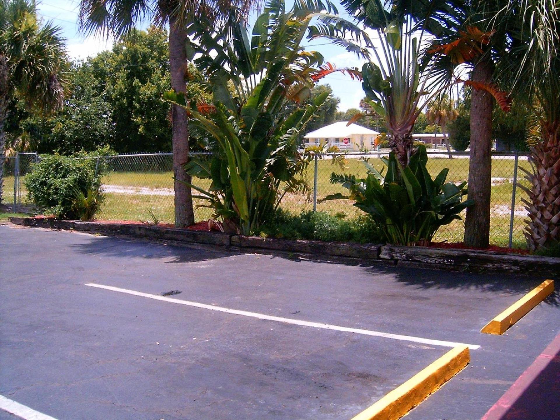 Budget Inn of Okeechobee photo 25