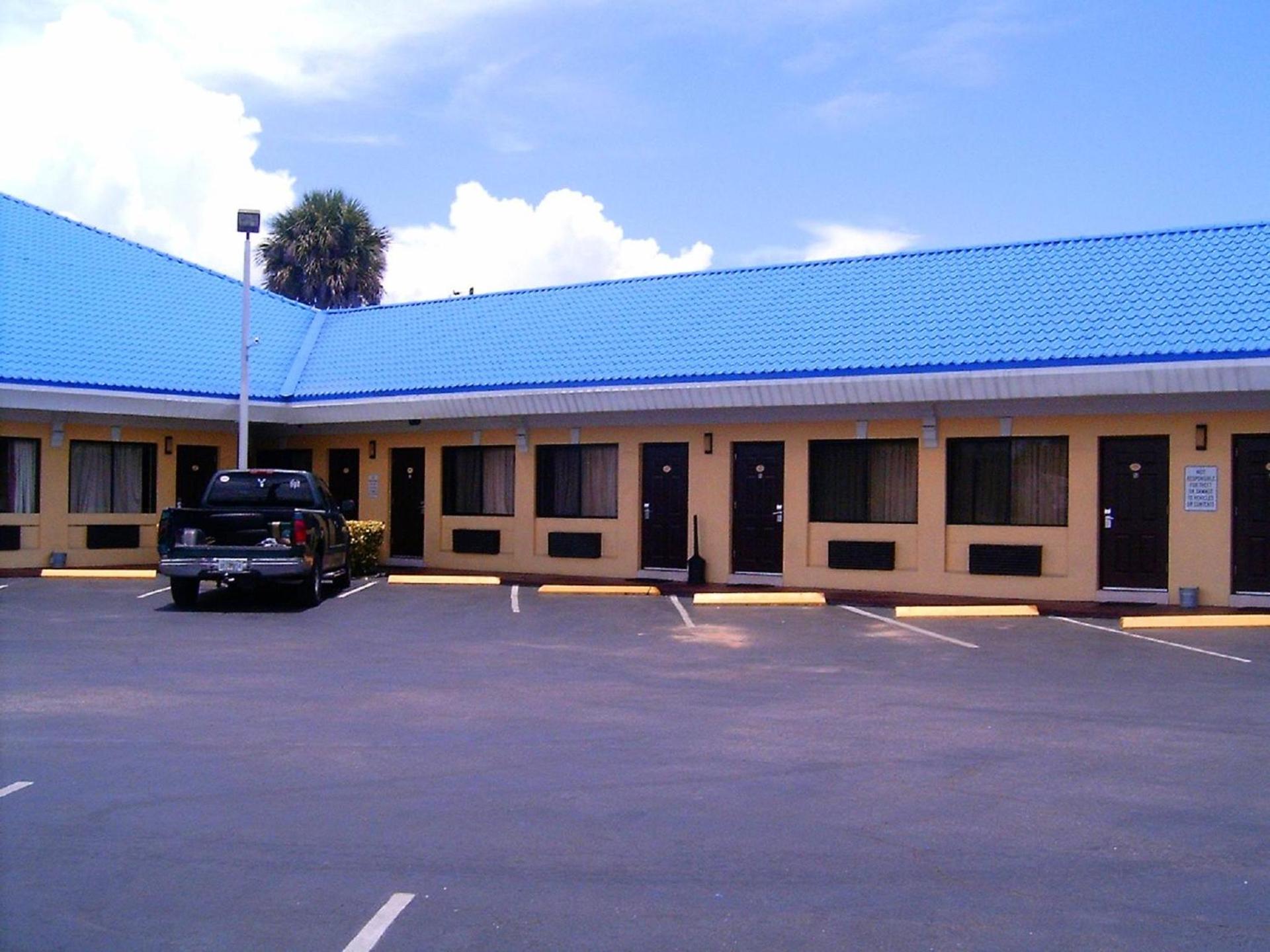 Budget Inn of Okeechobee photo 3