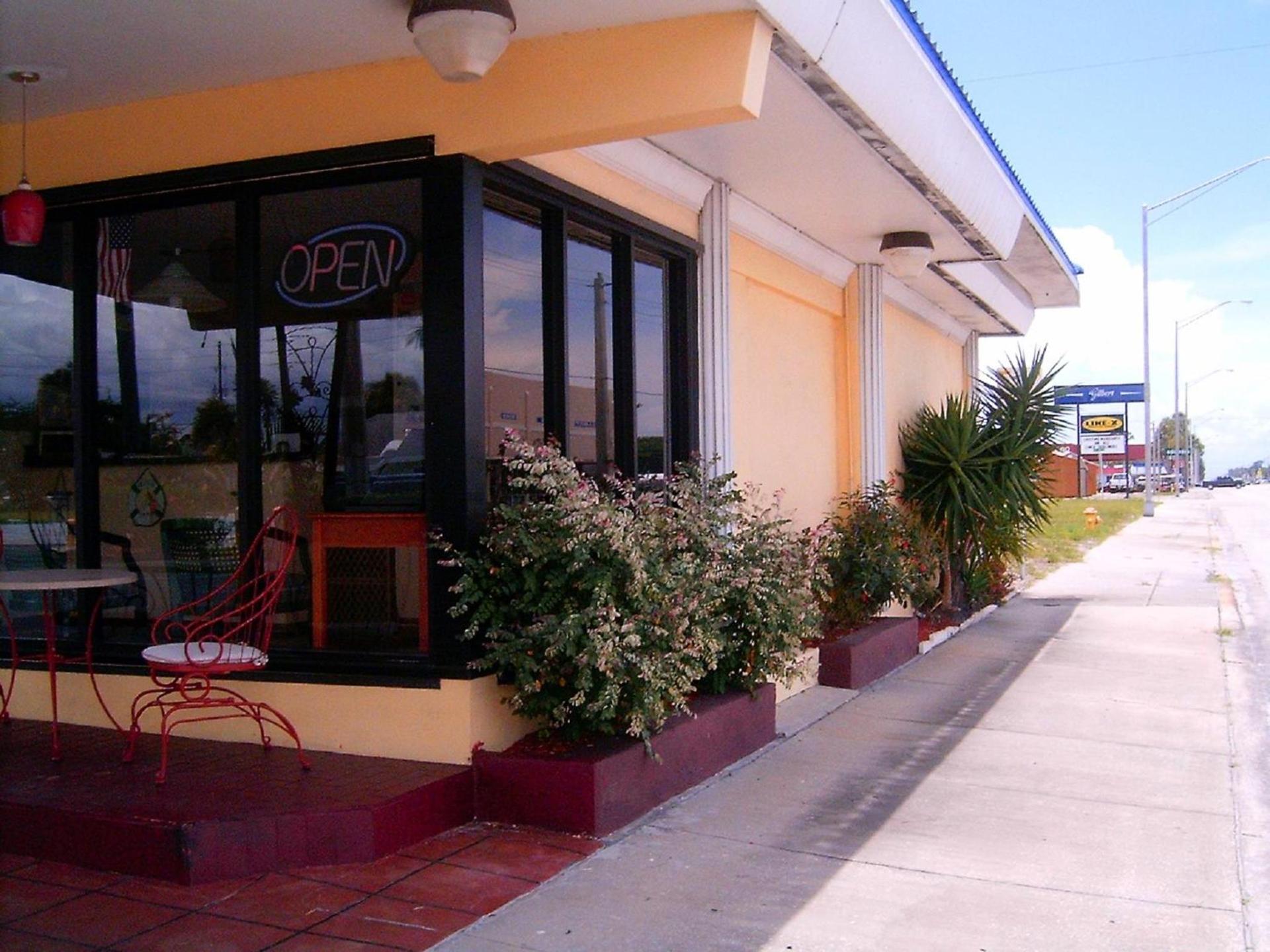 Budget Inn of Okeechobee photo 4