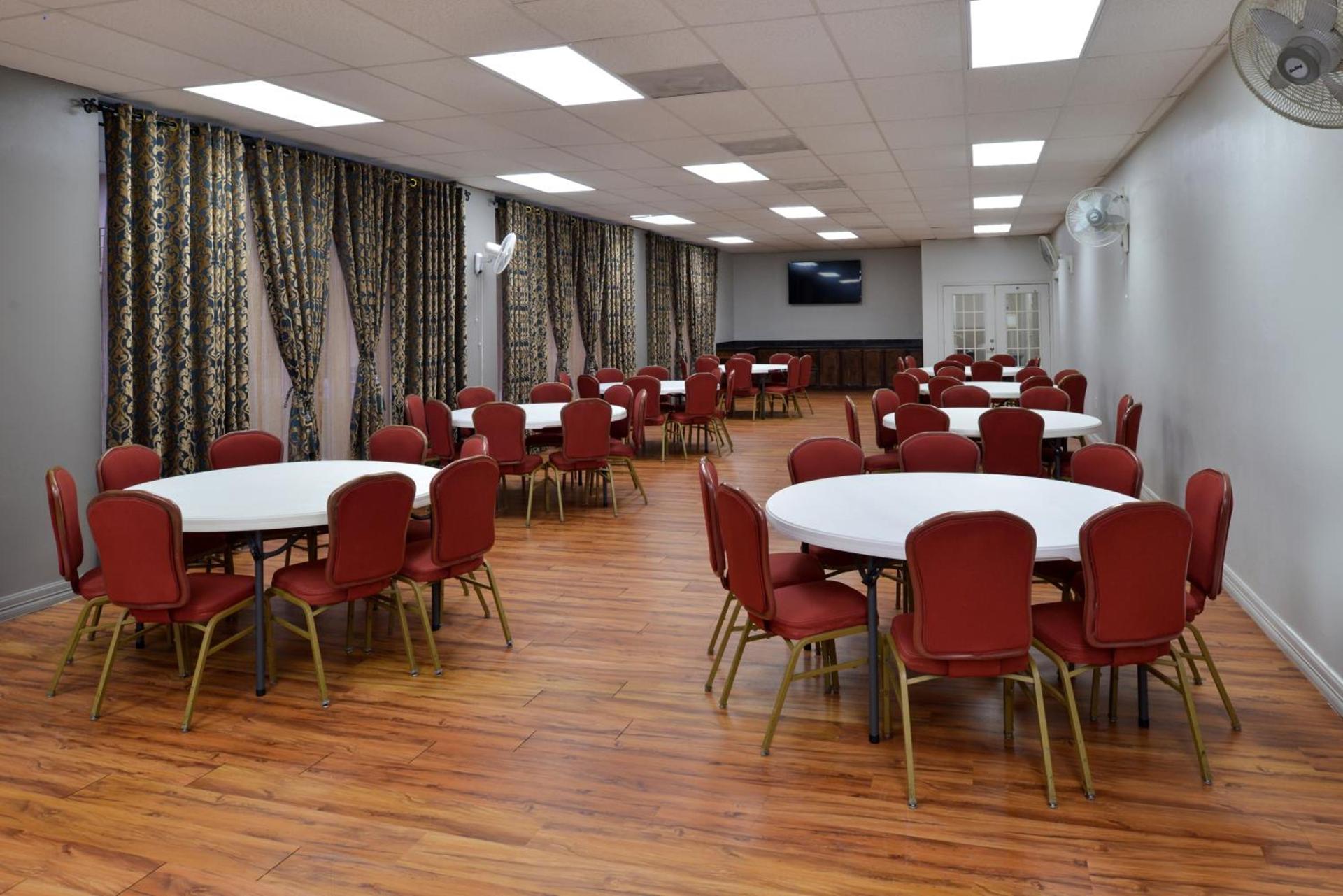 Airport Inn photo 24